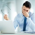 Augenprobleme beim Arbeiten am PC – Hilfreiche Maßnahmen gegen müde und trockene Augen