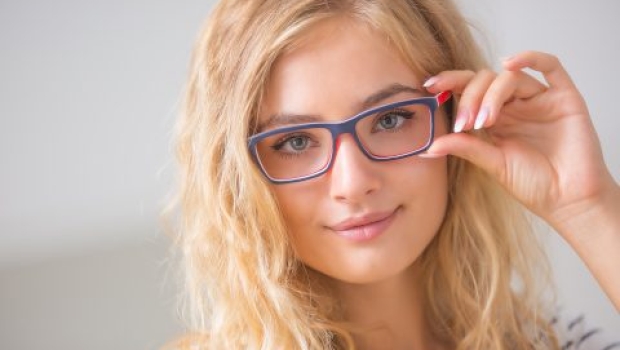 Besser (aus)sehen: Schminktipps für Brillenträgerinnen